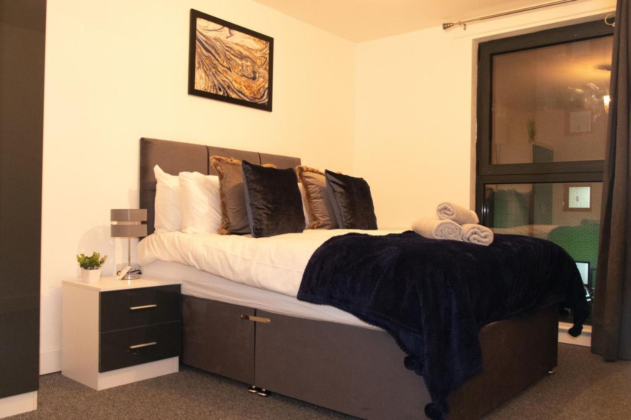 Livestay-Modern Apartment Minutes Away From Heathrow สลาว ภายนอก รูปภาพ