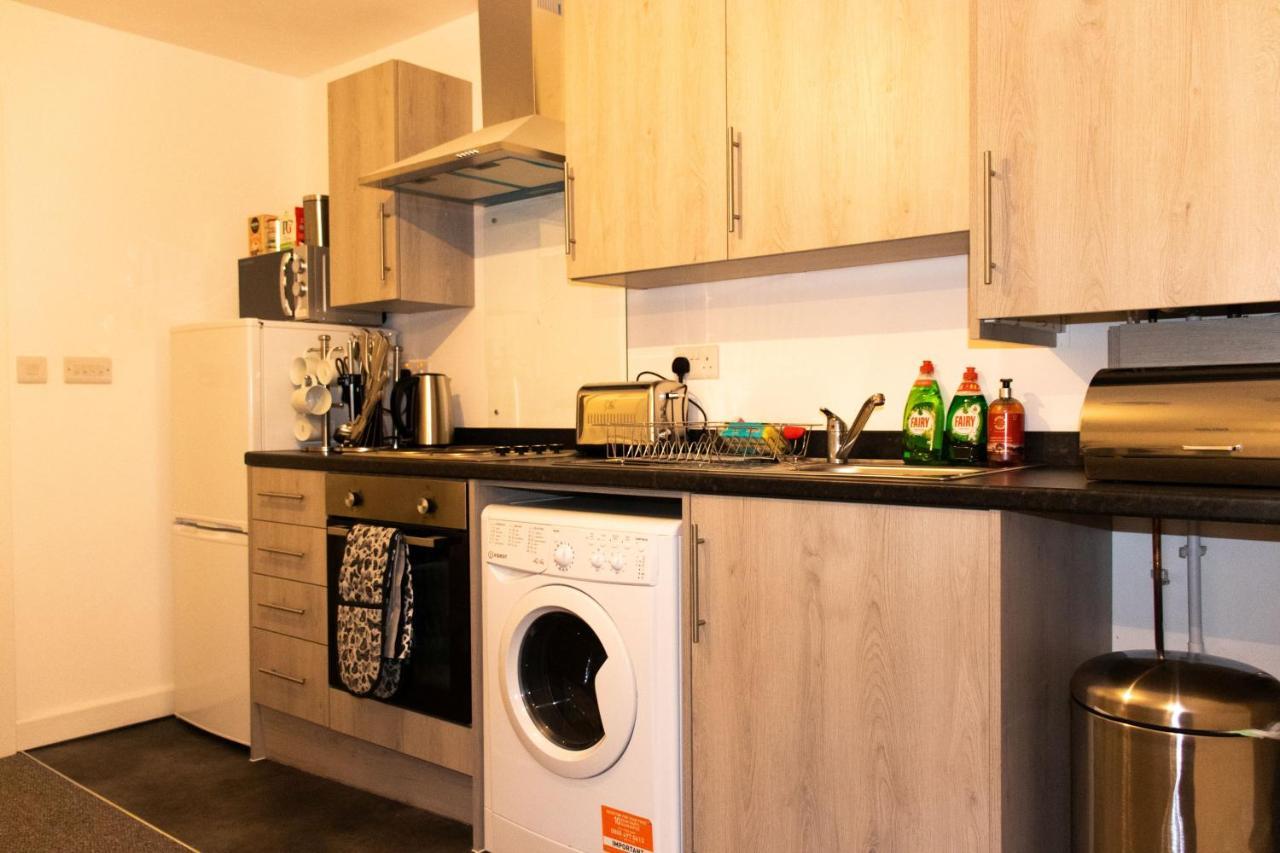 Livestay-Modern Apartment Minutes Away From Heathrow สลาว ภายนอก รูปภาพ